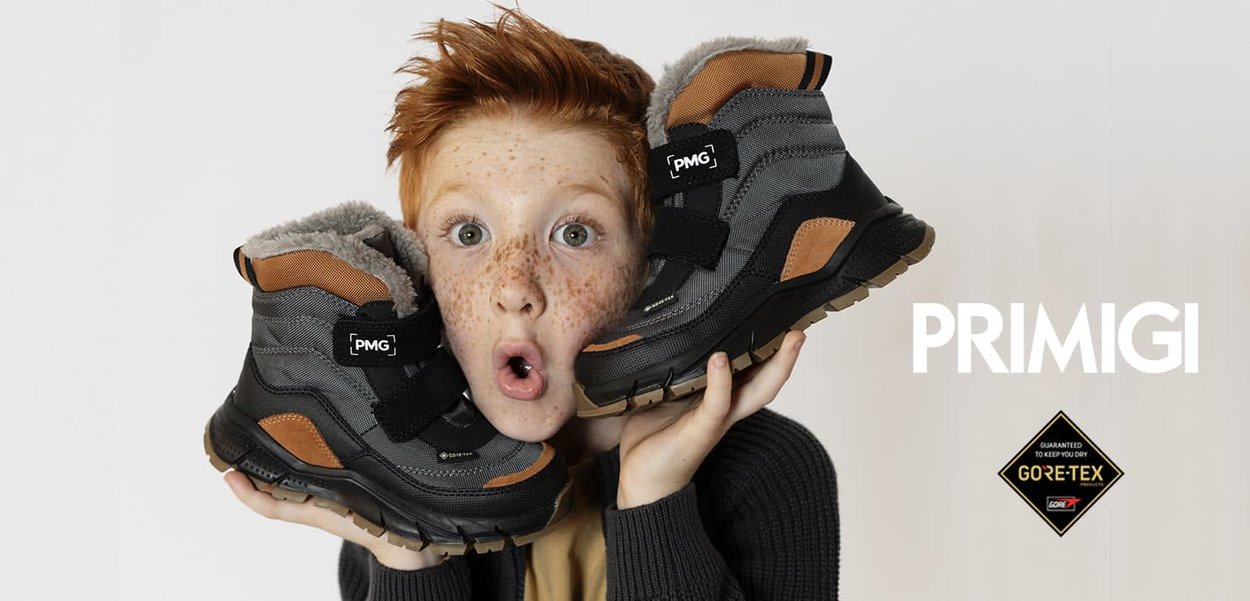 Alte beige und braune High-Top-Stiefel mit strukturiertem Obermaterial, Futter aus Fell und Velcro-Riemen. Ausgestattet mit einer strapazierfähigen Sohle und wasserdichtem GORE-TEX-Label.