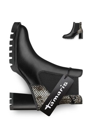 Zwarte enkelboot met een gestructureerd slangenhuidaccent, dikke outsole en een blokhak. Voorzien van een elastische zijpaneel en een bijgevoegd merkteken.