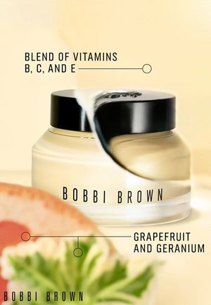 Słoik kremu Bobbi Brown z przezroczystym korpusem i czarną pokrywką. Napis obok wskazuje na mieszankę witamin B, C i E, grejpfruta i geranium.