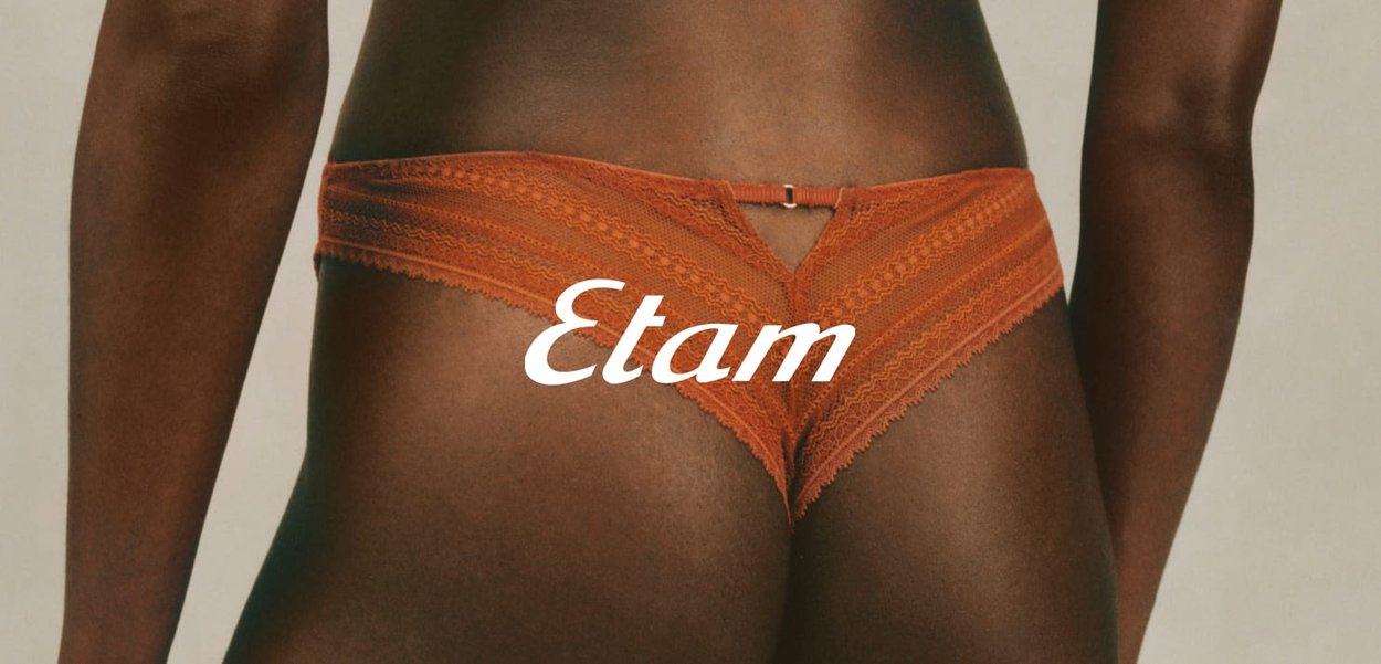 Oranje kant string met een zigzagpatroon, voorzien van een kleine metalen accent aan de achterkant voor extra detail. Merkennaam: Etam.