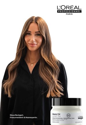 L'Oréal Professionnel Metal DX hårmaske i en hvid krukke med et sort låg. Tekstureret etiket; 250 ml volumen. Model med langt hår iført en sort skjorte.