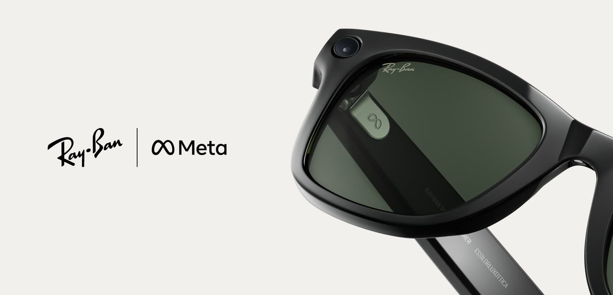 Gafas de sol Ray-Ban negras con lentes verdes, que cuentan con una pequeña cámara en la montura, un diseño elegante y la marca de Ray-Ban y Meta.