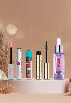 Collection de six produits cosmétiques : mascara, gloss à lèvres et sérum de différentes formes et couleurs, avec des finitions métalliques, mates et brillantes.