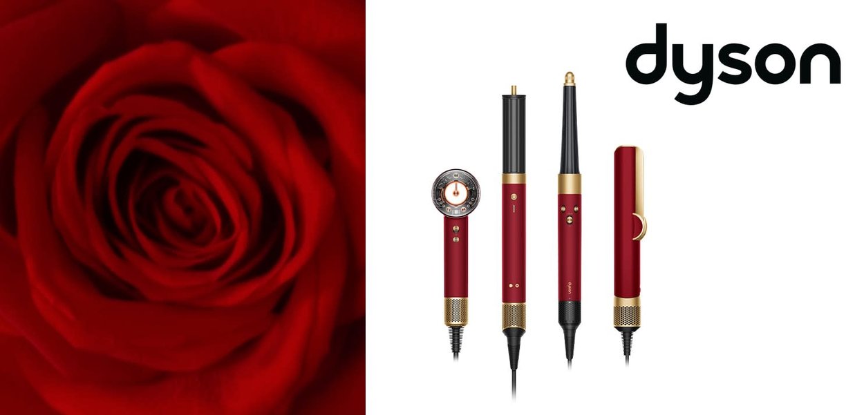 Tiefrote Rose neben vier roten und goldfarbenen Dyson-Haarstyling-Werkzeugen mit schwarzen Kabeln und Dyson-Logo auf weißem Hintergrund.