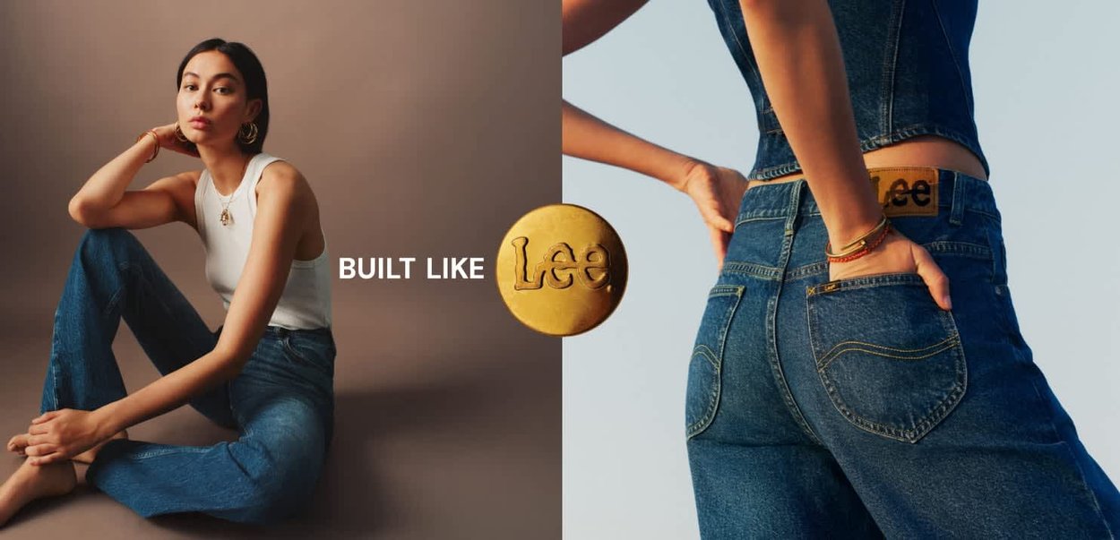 Jeans i denim med guldfärgad metallisk detaljer, hög midja och sydda fickor, kombinerat med en vit tanktopp. Har "Lee"-logotypen.
