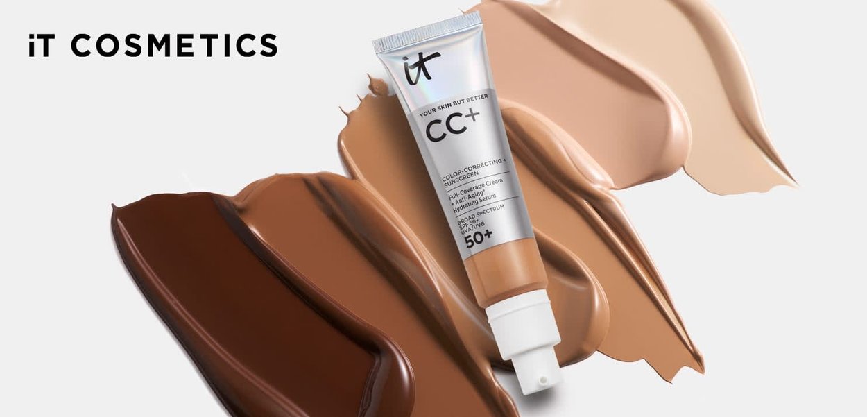 CC+ farbkorrigierende Sonnencreme in einer Tube auf vier verschiedenen Hautfarbtönen verteilt, mit der Aufschrift SPF 50+, Marke IT Cosmetics.