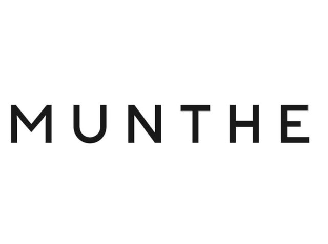 Texte sans serif noir orthographiant "MUNTHE" sur un fond blanc. La police présente des lignes épurées et un espacement uniforme des lettres.