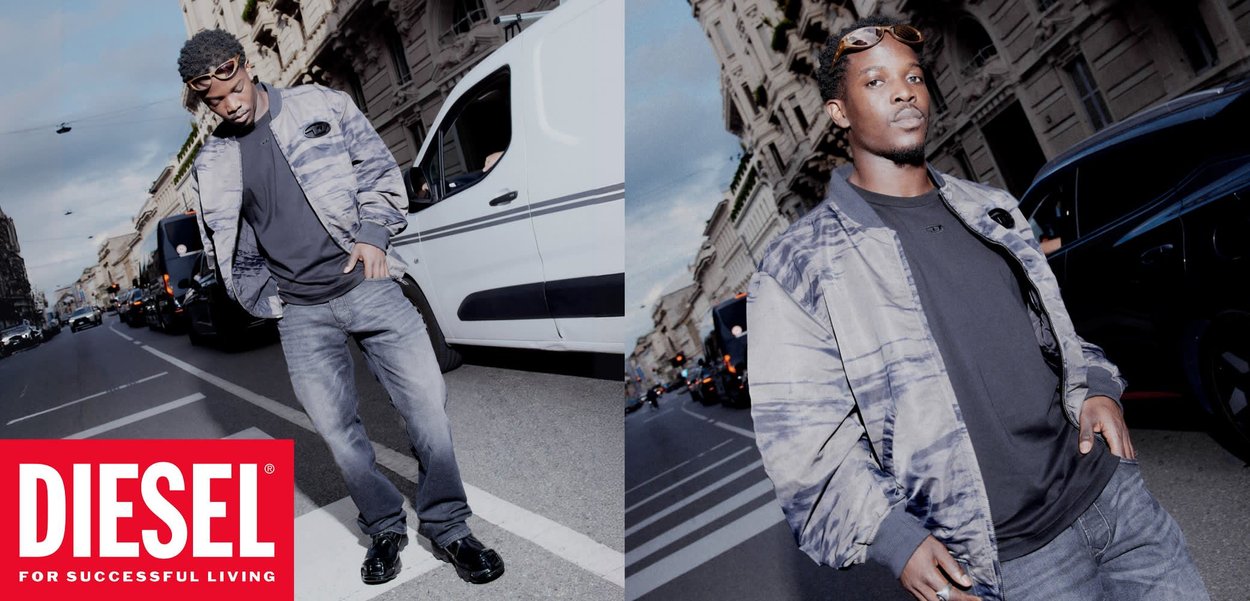 Produit : Veste bomber camouflage, t-shirt noir et jeans délavés. Détails notables : chaussures noires brillantes, cadre urbain, design moderne.