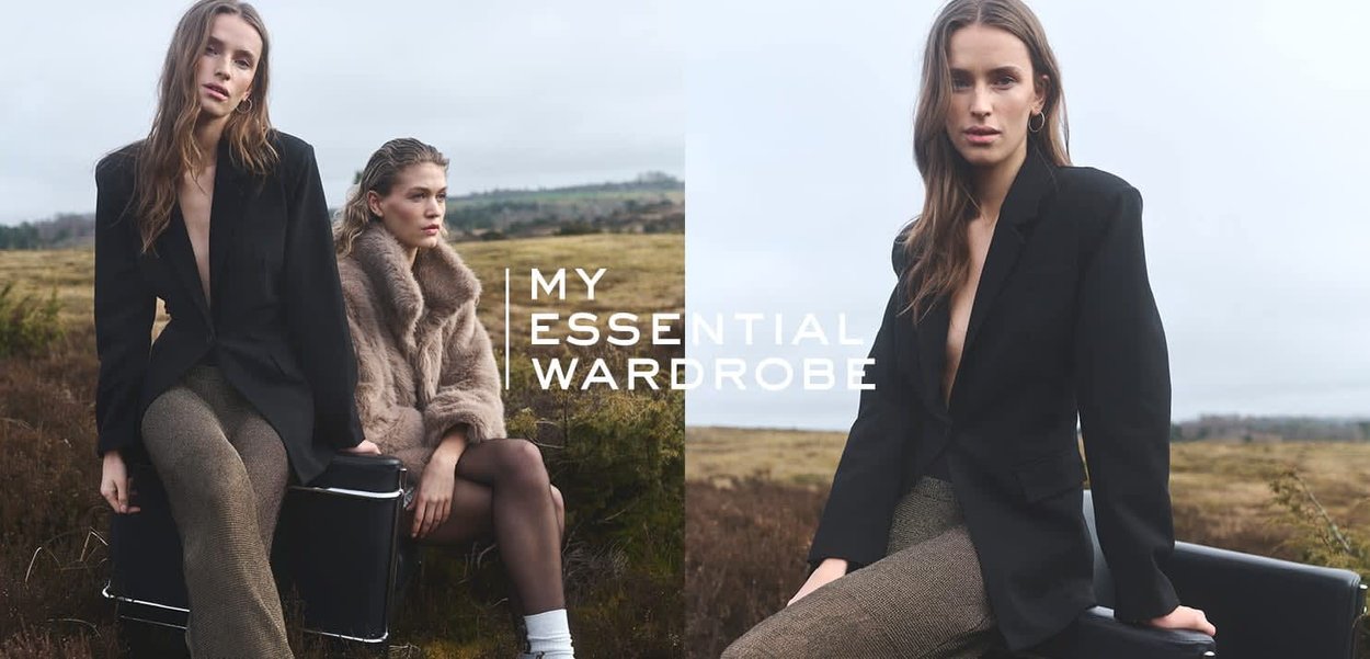 Schwarzer Blazer mit strukturiertem Design; Modell trägt eng anliegende, gemusterte Hose. Zweites Modell in einem weichen, hellbraunen Pelzmantel; Freiluft-Szenerie.