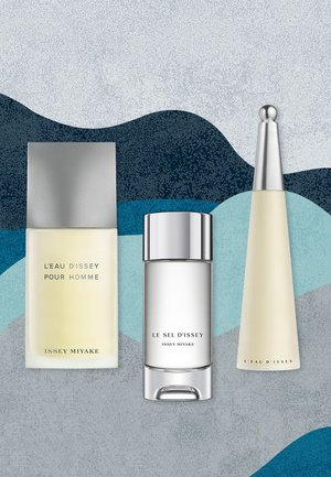 Trois flacons de parfums Issey Miyake : L'Eau d'Issey Pour Homme avec un bouchon argenté, Le Sel d'Issey au design argenté élégant, et L'Eau d'Issey avec une forme crème effilée.