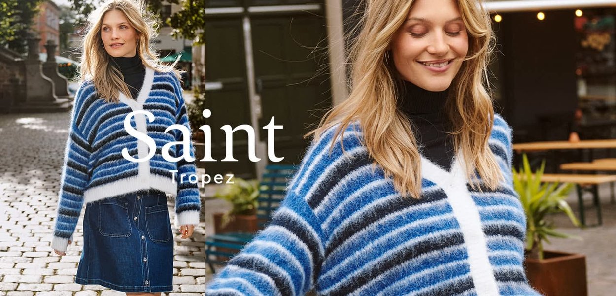 Blau-weiß gestreifter Pullover mit flauschiger Textur und V-Ausschnitt, kombiniert mit einem Jeansrock mit Frontknopfverschluss.