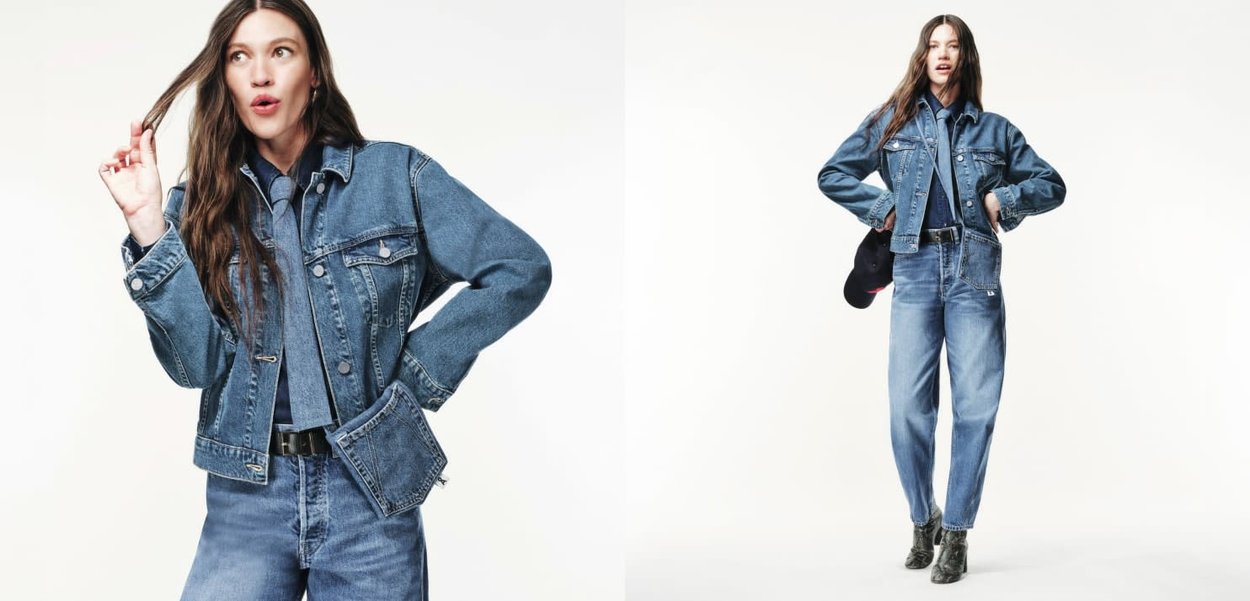 Jeansjacke über einem Jeanshemd und hochtaillierten Jeans, alles in einer mittelblauen Waschung, mit klassischer Naht und Taschen.