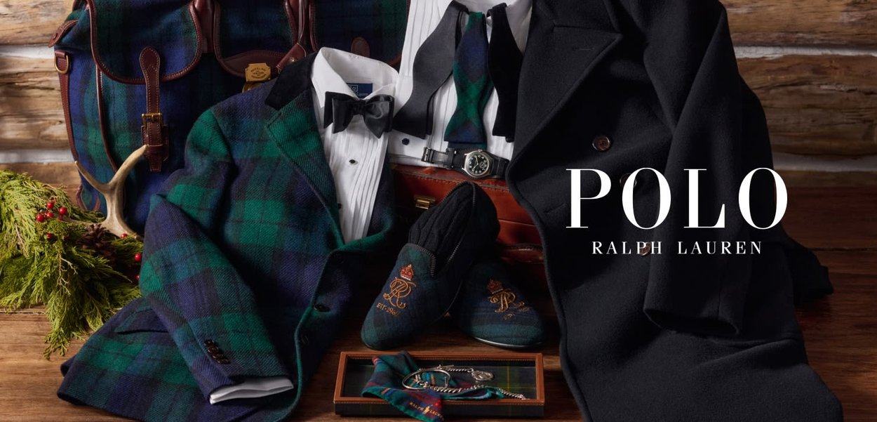 Polo Ralph Lauren-outfit som inkluderar en grön och marinrandig blazer, svart rock, vit skjorta, fluga, loafers och läderväska.