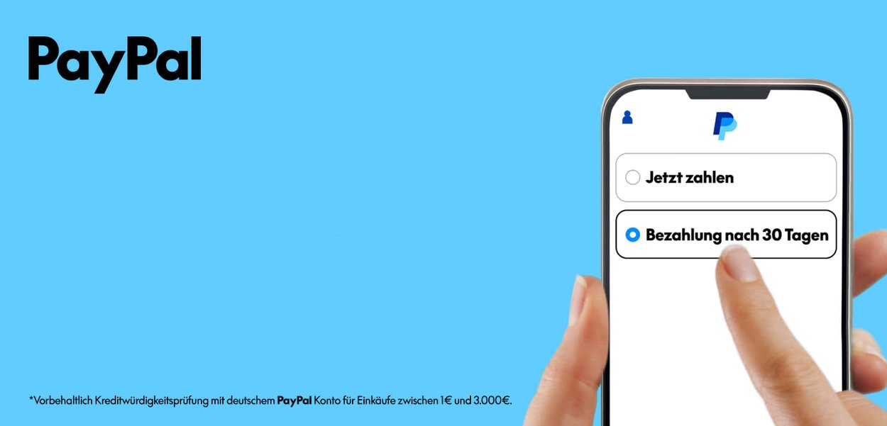 Hand, die ein Smartphone hält, das PayPal-Zahlungsoptionen auf Deutsch zeigt: "Pay now" und "Pay after 30 days", wobei letzteres ausgewählt ist.