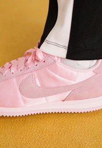 Nike Sportswear CORTEZ SE TREND - Sneakers basse - med soft pink ...