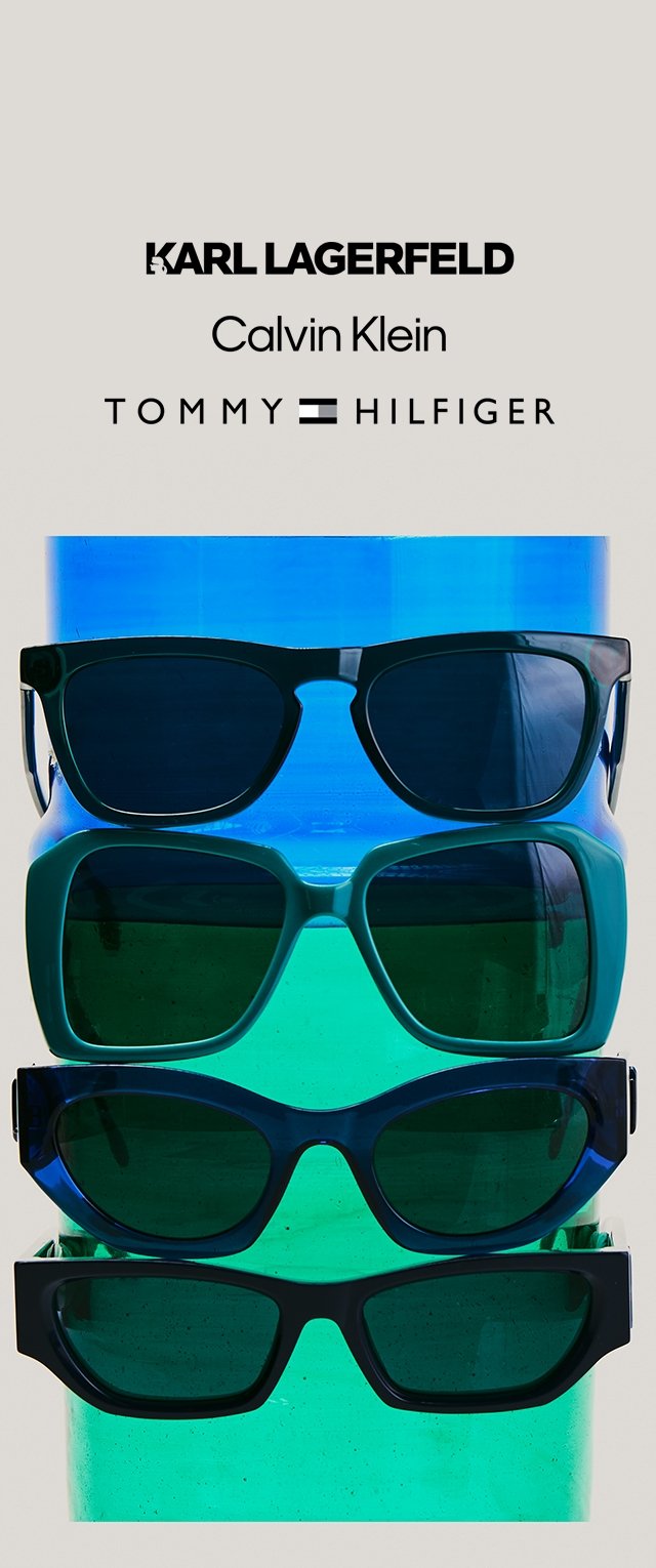 Cuatro pares de gafas de sol con lentes oscuras apilados verticalmente sobre un fondo azul verdoso, encima están los logotipos de Karl Lagerfeld, Calvin Klein, Tommy Hilfiger.