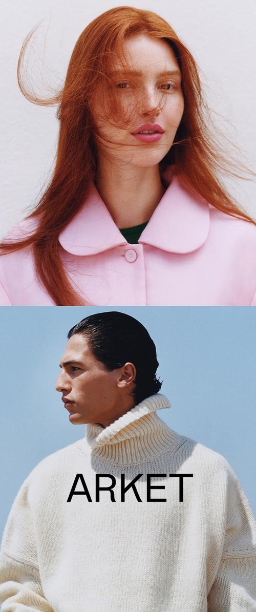 Retrato de una persona con cabello largo y rojo que lleva un abrigo rosa. Debajo, una persona viste un suéter de cuello alto blanco, con el texto "ARKET" superpuesto.