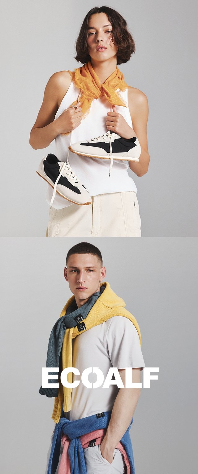 Kobieta trzyma czarno-białe sneakersy na ramieniu z pomarańczowym szalikiem, mężczyzna nosi warstwowe swetry i białą koszulę, logo ECOALF pomiędzy nimi.