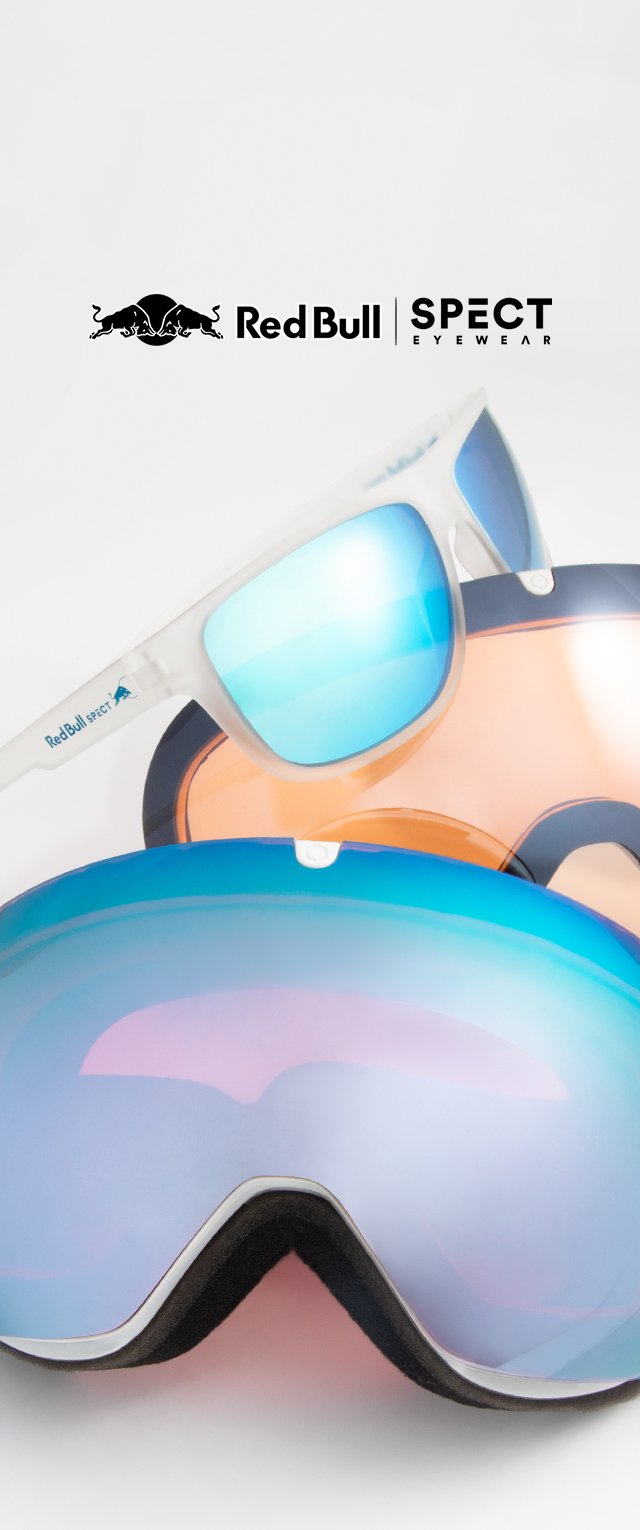 Witte sportzonnebril met blauwe lenzen, voorzien van een rechthoekig frame. Twee skibrillen met spiegelende lenzen in blauwe en oranje tinten eronder.