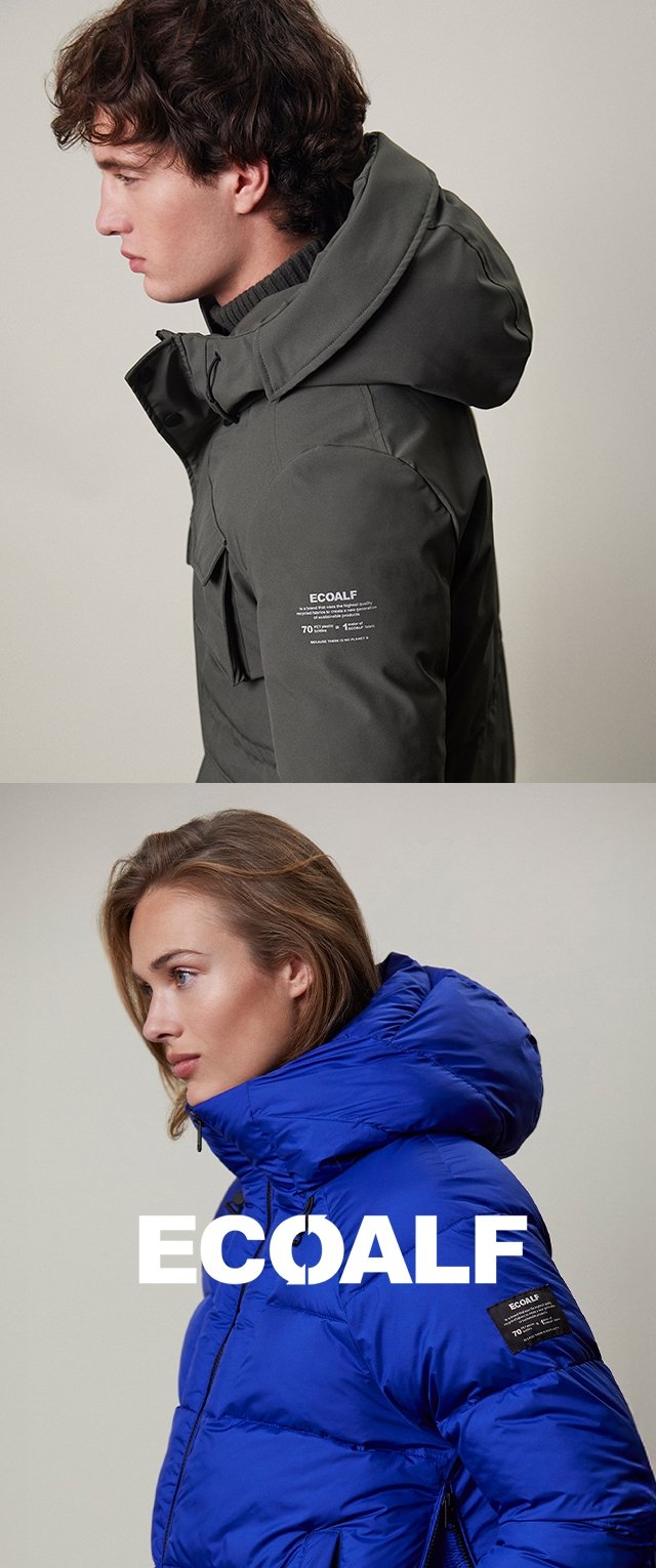 Zwei Daunenjacken: eine dunkelgrüne Jacke mit Reißverschluss und großer Kapuze sowie eine blaue Jacke mit hohem Kragen und Applikationsdetails.