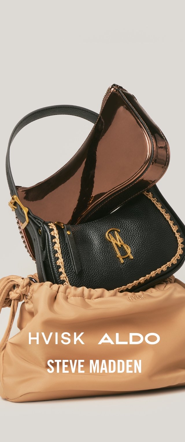 Schwarze, strukturierte Leder-Schultertasche mit goldenen Beschlägen, beiger Zugbeutel und einer bronzefarbenen Metalletui-Tasche, die darauf geschichtet ist.