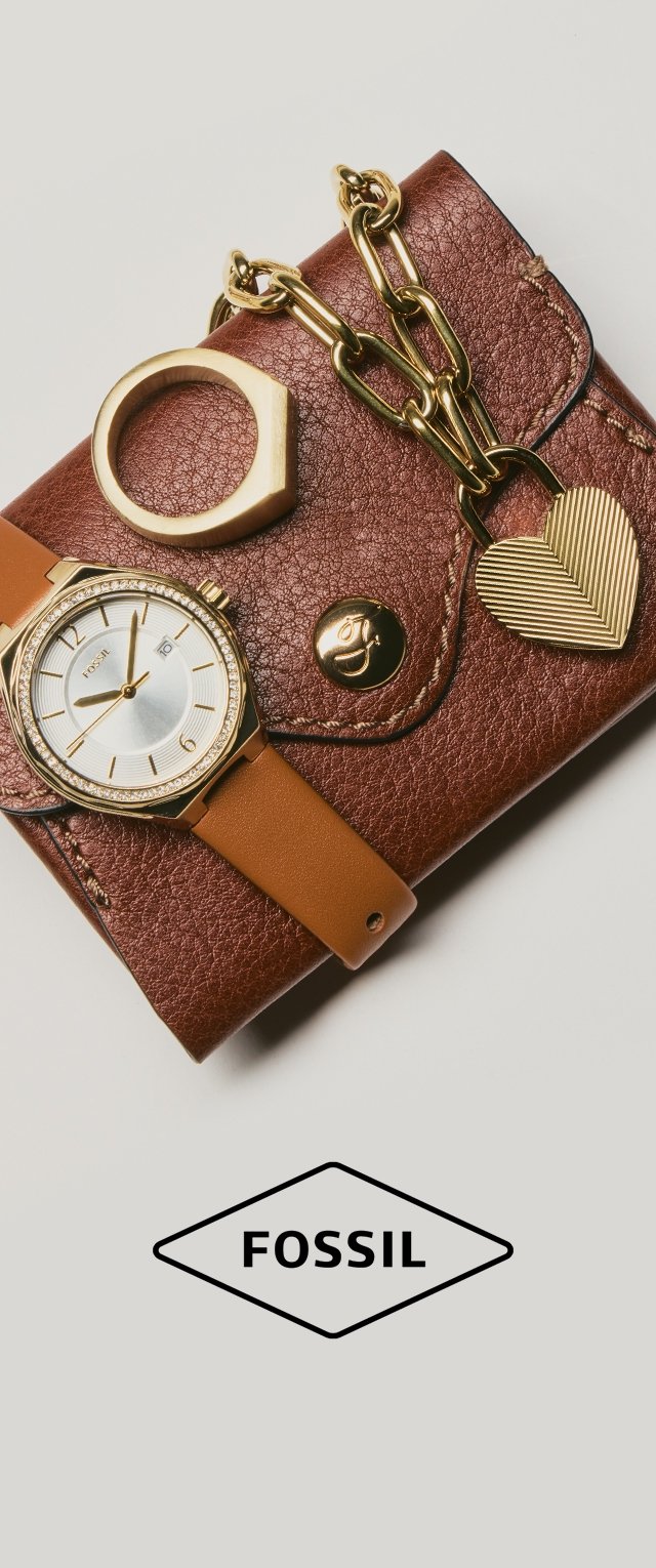 Goldfarbene Uhr mit rundem Zifferblatt und braunem Lederarmband, präsentiert auf einem strukturierten braunen Geldbeutel. Enthält goldene Ketten- und Herzanhängerakzente.