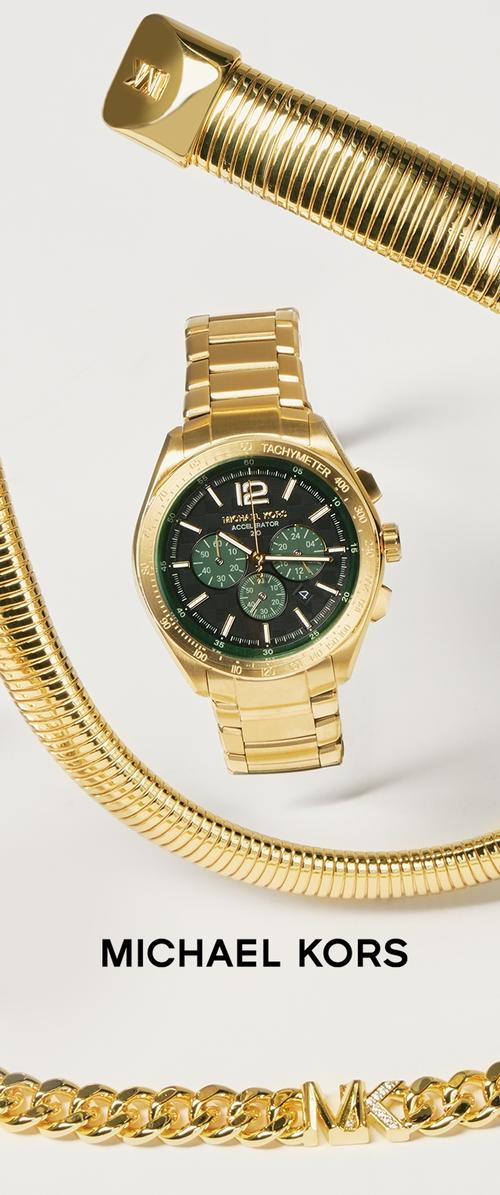 Montre en or avec un cadran noir et des accents verts, dotée d'un bracelet métallique et d'un tachymètre ; accompagnée d'une chaîne en or et d'un bracelet.