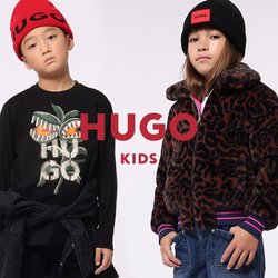 Černá košile s dlouhým rukávem s grafickým potiskem a leopardí prošívaná bunda na zip, doplněné červenými a černo-červenými čepicemi.