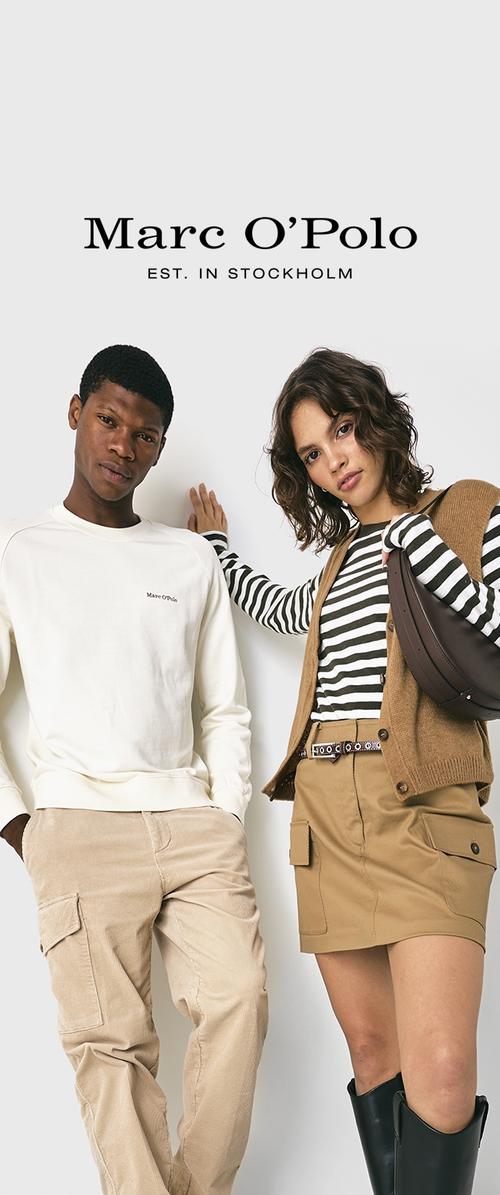 Vit sweatshirt, beige kordflöjtsbyxor på en modell; randig långärmad topp, brun väst, beige kjol och svarta stövlar på den andra.