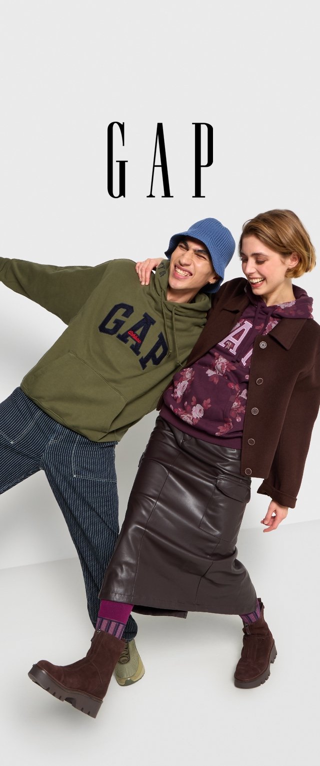 Dos modelos visten prendas de GAP, que incluyen una sudadera verde con logo en navy, una sudadera con estampado floral, una chaqueta marrón y una falda de cuero marrón, con diversas texturas.