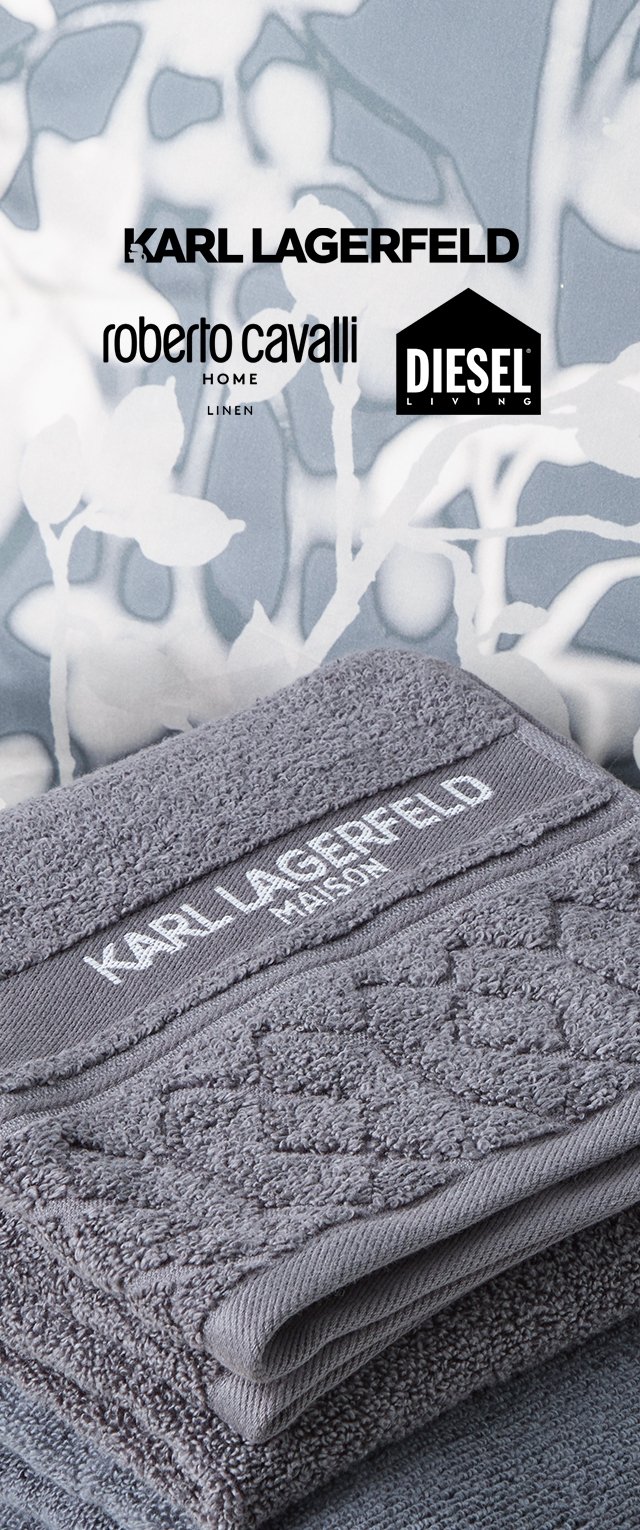 Graues Handtuch mit strukturierten Mustern, geprägtem Logo. Weiches, dickes Material mit einem kontrastierenden Band, das "KARL LAGERFELD MAISON" zeigt.