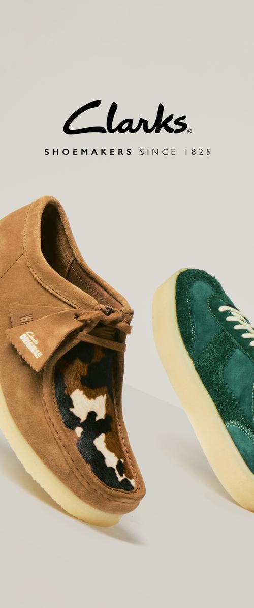 Zapato de gamuza marrón con detalle de estampado de vaca y un lazo; zapatilla de gamuza verde con cordones blancos y acentos texturizados. Suelas de goma de color claro.