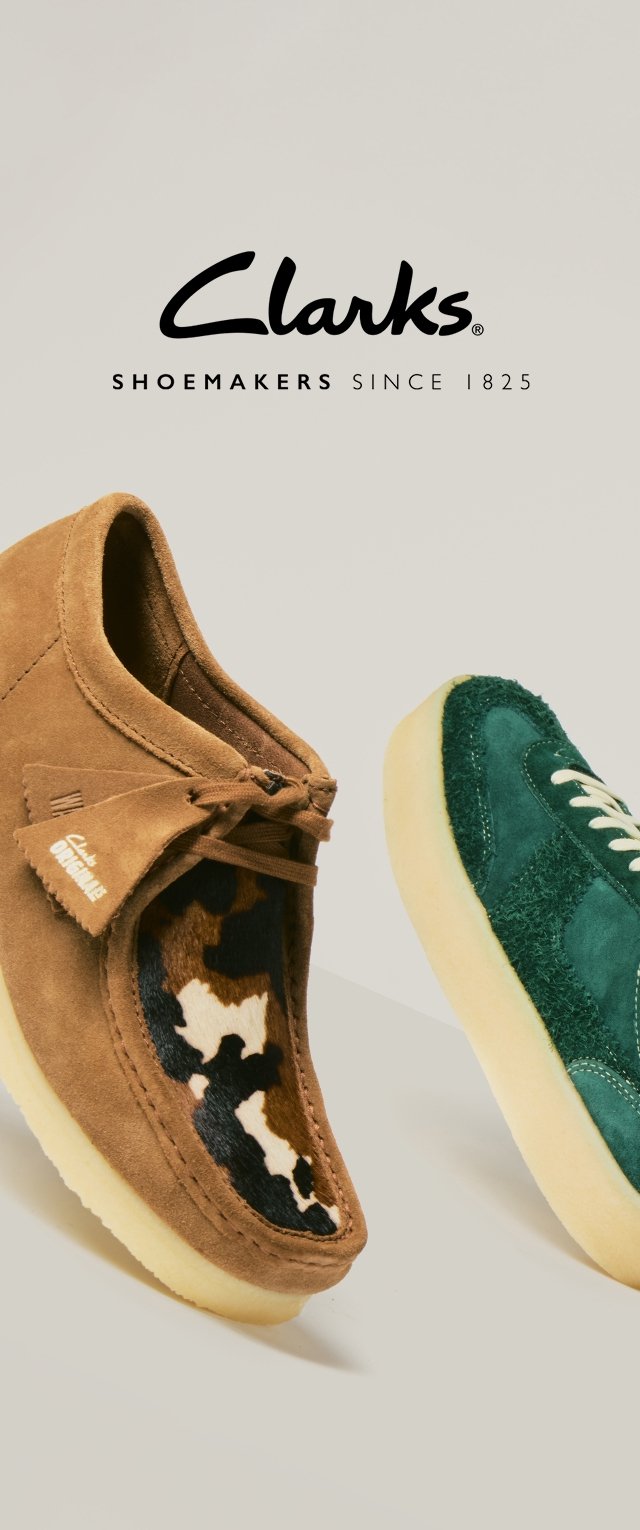 Bruine suède schoen met koeienprintdetail en een strik; groene suède sneaker met witte veters en textuuraccenten. Lichte rubberen zolen.