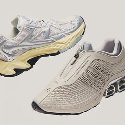 Pár světle zbarvených sportovních bot, jedny se zipovým uzávěrem a síťovaným designem, druhé s tkaničkami a silnou podešví, na jednobodovém pozadí.