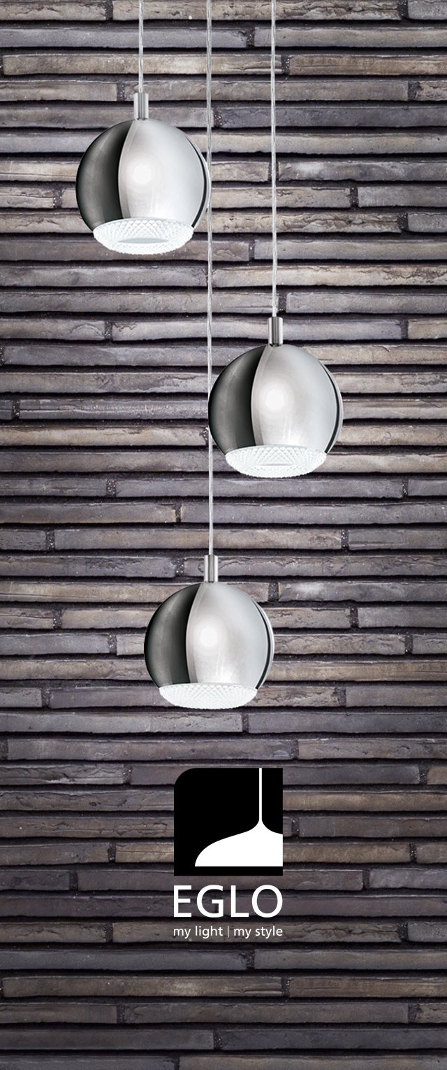 Drie hanglampen met metalen zilveren en zwarte bolvormen, met gestructureerde witte bases, hangend aan dunne kabels tegen een donkere houten achtergrond.