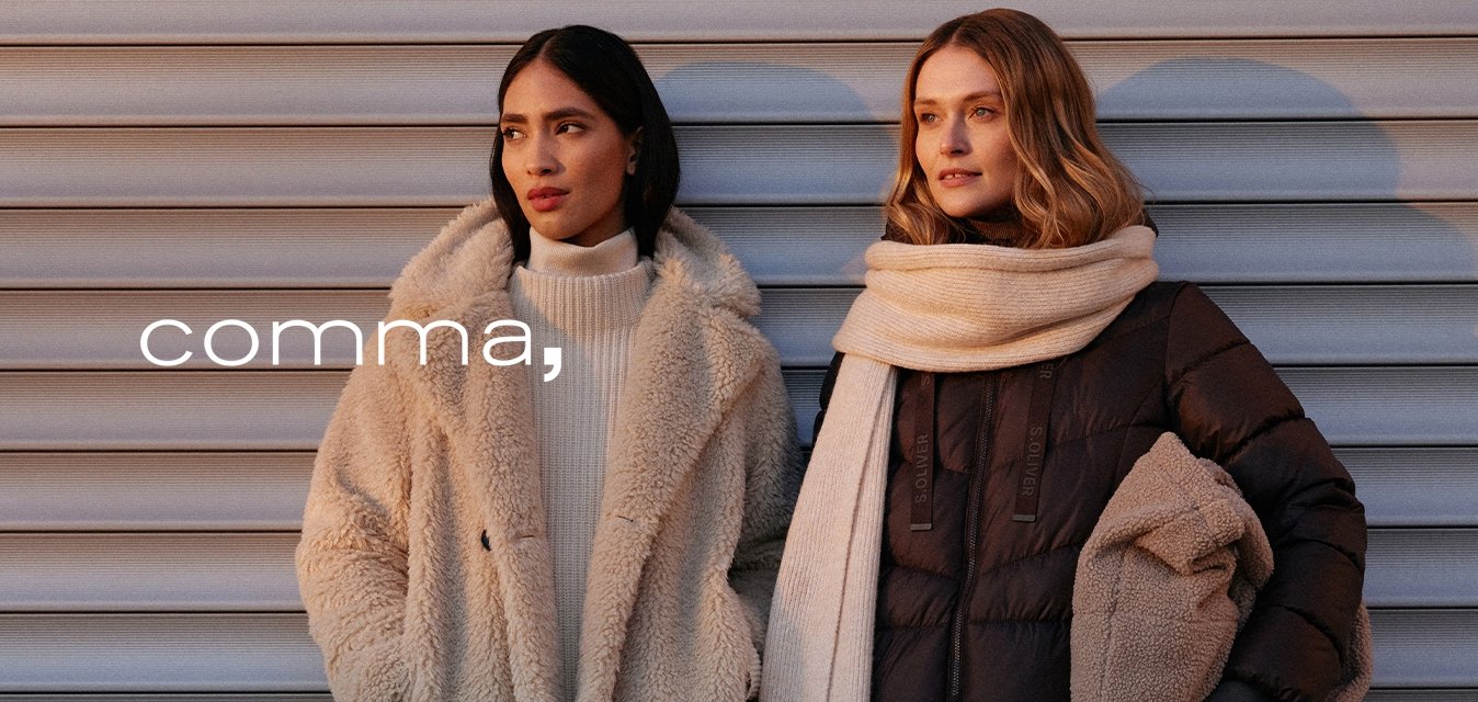 Dvě ženy stojí vedle sebe, jedna má na sobě béžový chlupatý kabát a druhá tmavou péřovou bundu. K té je přidán světlý šátek.