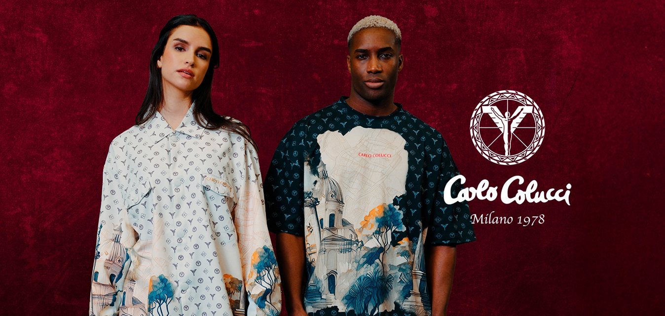 Dva modely nosí oversized košile. První je krémová se vzorem a krajinářským uměním; druhá je černá s výrazným uměním a bílými kalhotami.