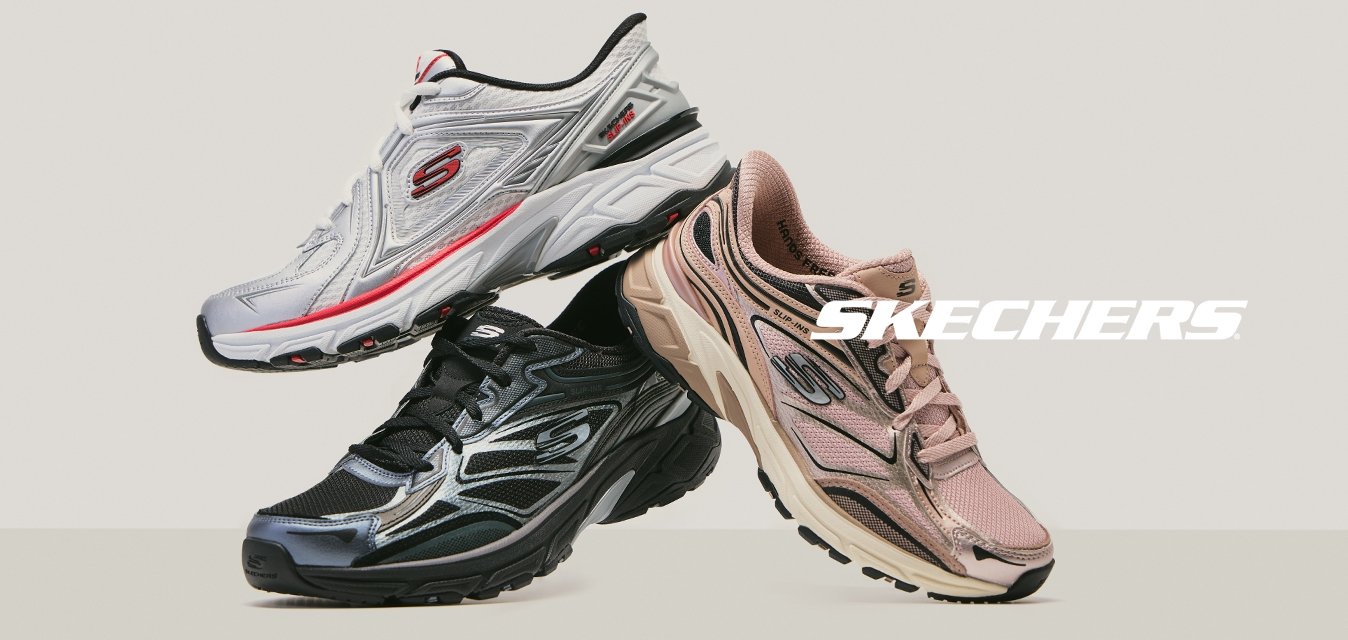 Tři naskládané sportovní tenisky ve stříbrné, černé a růžové barvě s logy značek na neutrálním pozadí.