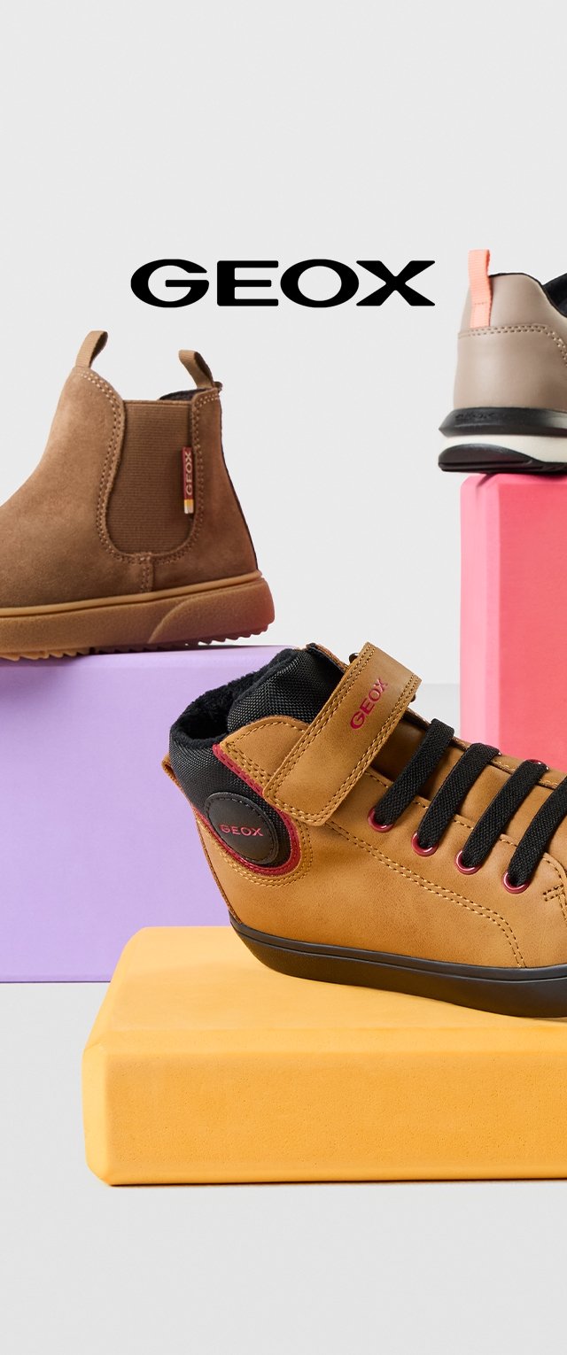 Los zapatos GEOX presentan una bota de tobillo de ante marrón, una zapatilla beige y una bota alta color beige con acentos negros y una correa de Velcro, exhibidos sobre bloques de colores.