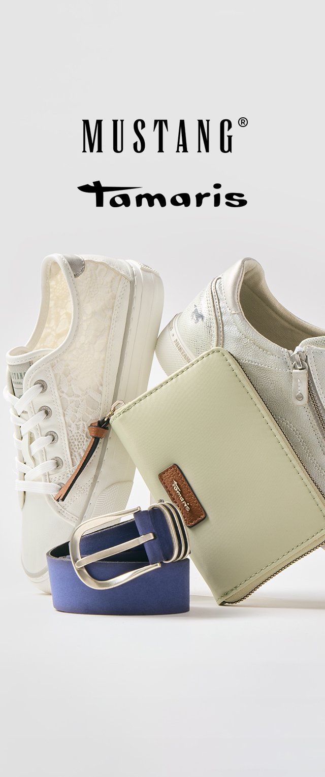 Zapato deportivo de encaje blanco, zapato deportivo de tela gris metálico, cartera verde con acento marrón, cinturón azul con hebilla plateada, dispuestos sobre un fondo claro.