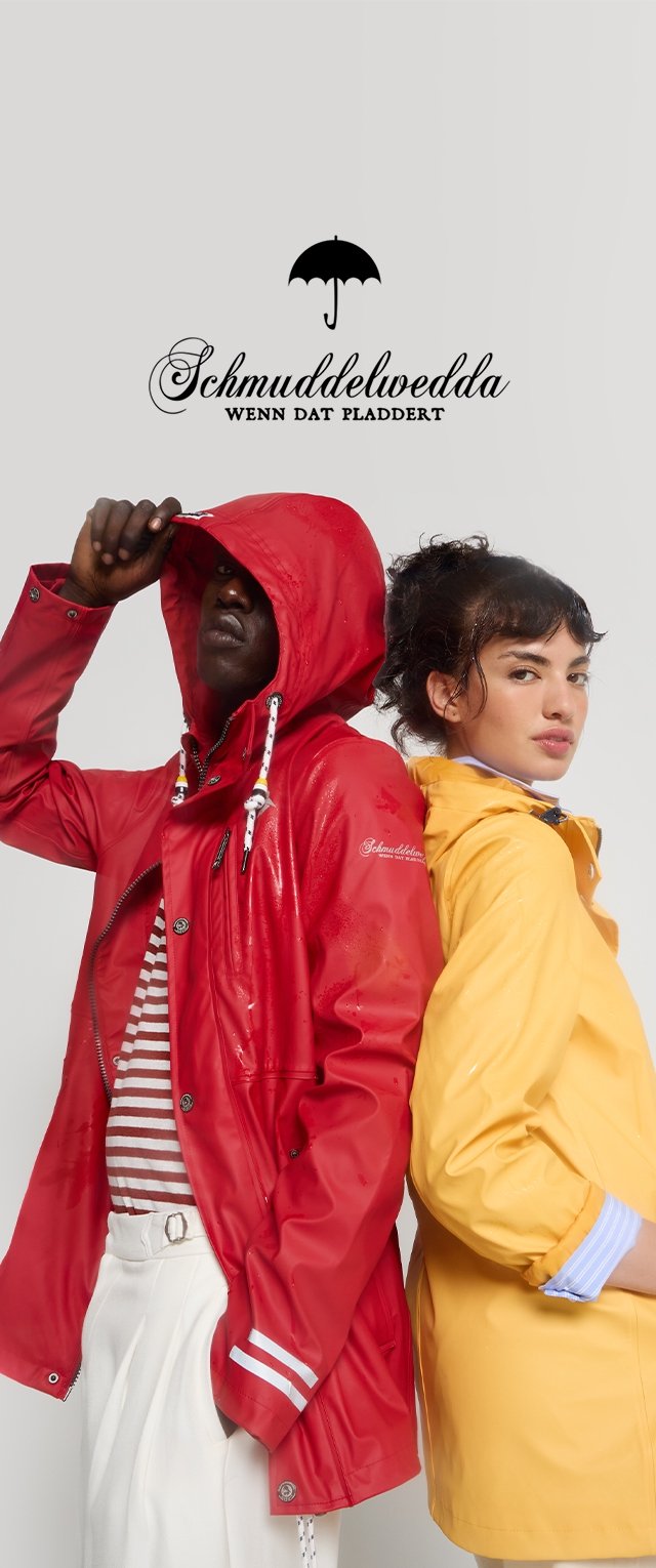 Chaqueta de lluvia roja impermeable con capucha y cordones, combinada con un abrigo impermeable acolchado amarillo, ambos con acentos reflectantes.