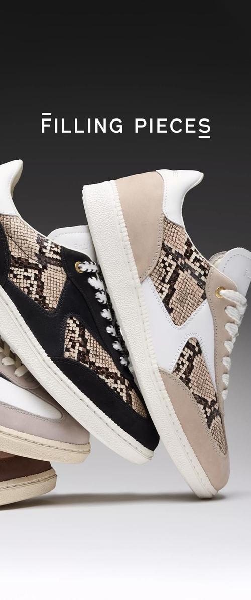 Sneakers Filling Pieces con pannelli neri, beige e bianchi. Caratterizzate da una texture effetto pelle di serpente, materiale in suede e lacci bianchi. Suola in gomma.