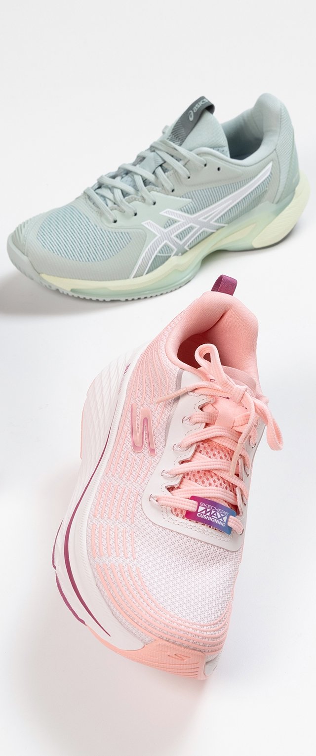 Zwei Paare von Sportschuhen: Obermaterial aus hellblauem Mesh mit weißen Akzenten und ein pink/weißes Mesh-Obermaterial mit strukturierten Details und lila Logo.
