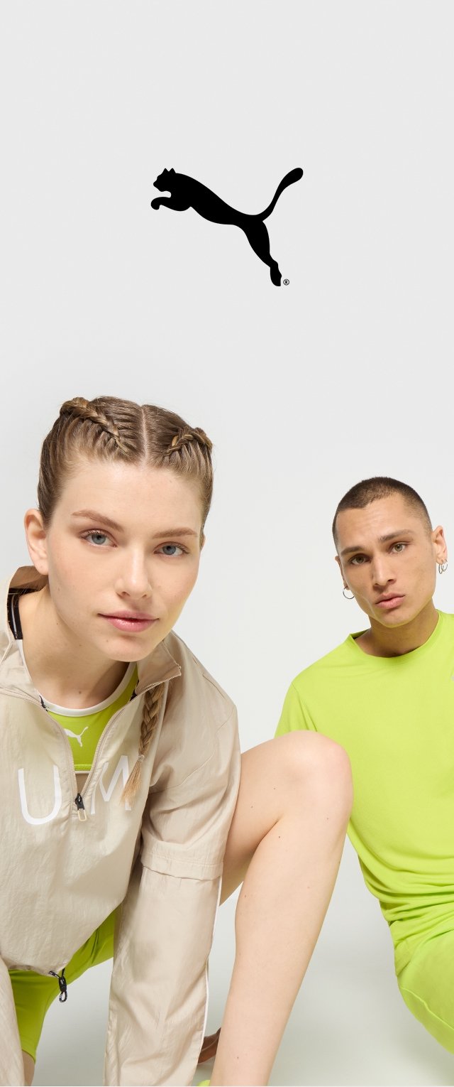 Zwei Modelle posieren in Sportbekleidung: eines in einer beigen Jacke mitLogo und das andere in einem leuchtend limonengrünen Shirt, beide mit urbanen Designs.