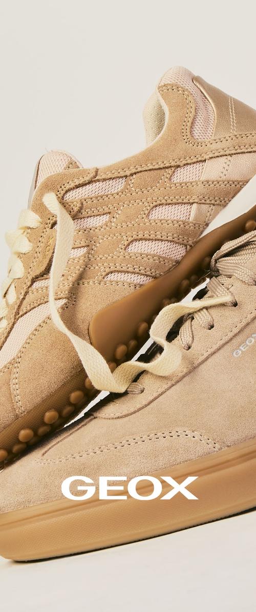 Baskets Geox en daim beige et mesh avec semelles en caoutchouc brun texturé et lacets crème, présentées sur un fond neutre.
