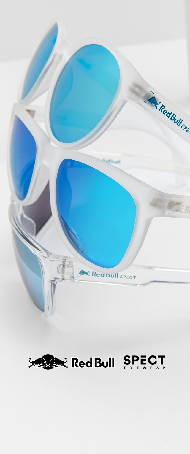 Gafas de sol con un marco blanco translúcido y lentes espejados azules. Presentan una marca en el lateral. Tres pares apilados en un diseño minimalista.
