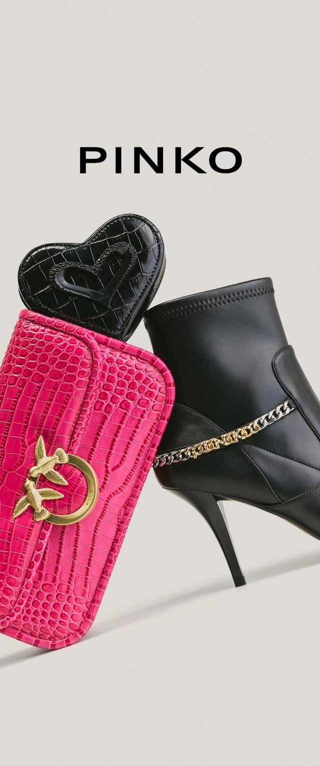 Bolso rosa con textura de cocodrilo y cierre de pájaro dorado, cartera negra en forma de corazón y botín negro con detalle de cadena dorada.