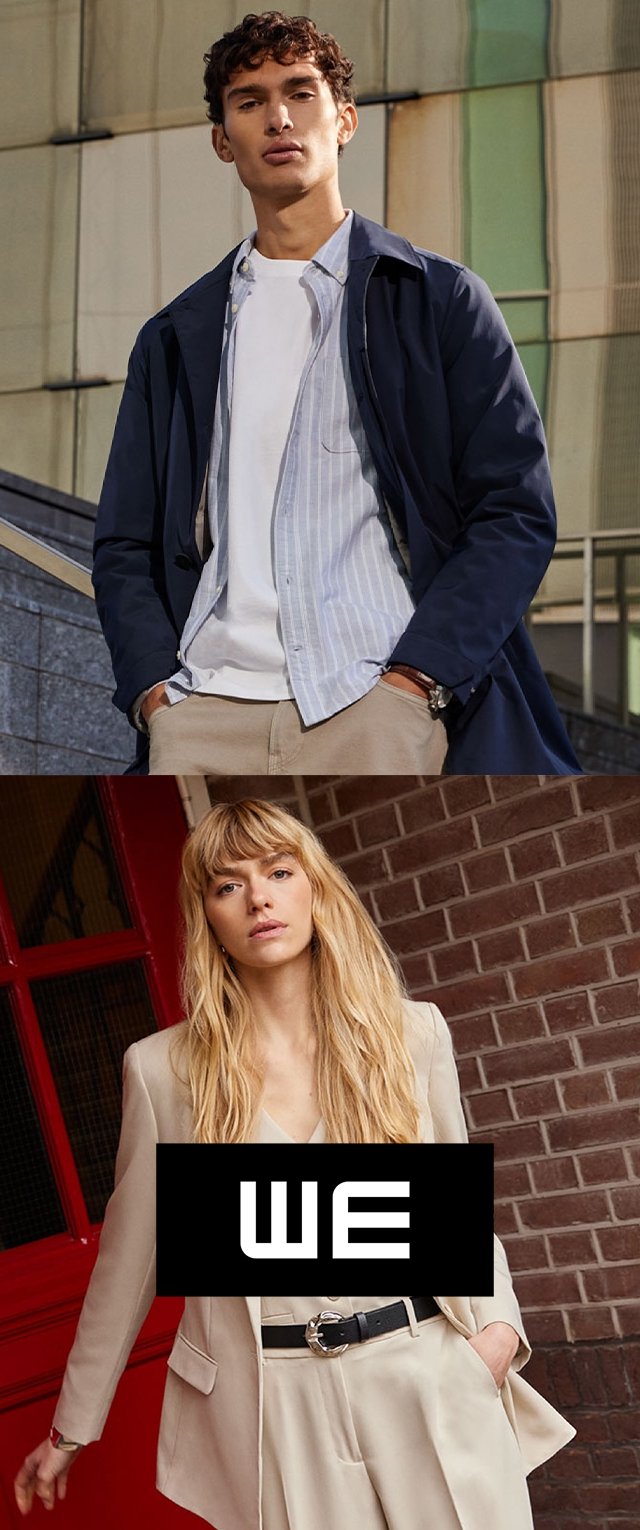 Deux mannequins posent dans des environnements urbains. Le male porte un manteau bleu marine sur une chemise blanche et un pantalon beige ; la femme arbore un blazer beige et une ceinture noire.